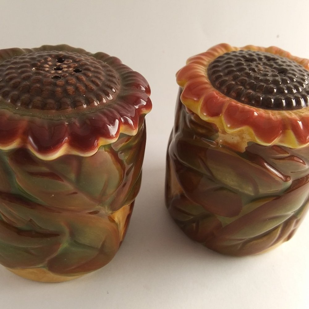 Sunflower salt and pepper ceramic shakers